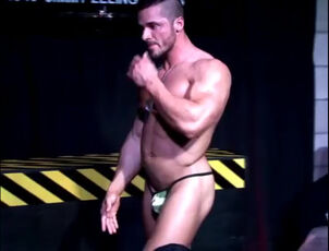 Muscular masculine stripper dancing for homosexual studs at